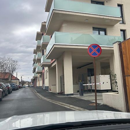 Becca'S Downtown Apartment With Private Parking Oradea Εξωτερικό φωτογραφία