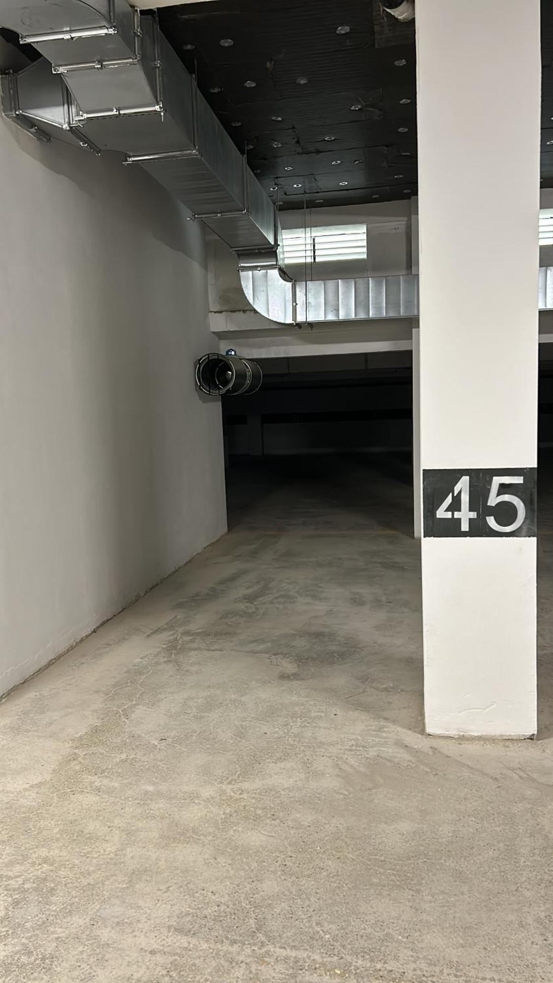 Becca'S Downtown Apartment With Private Parking Oradea Εξωτερικό φωτογραφία