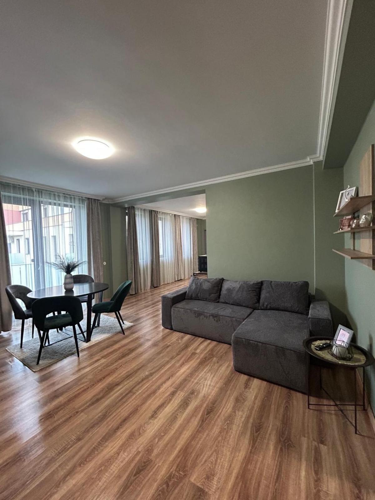Becca'S Downtown Apartment With Private Parking Oradea Εξωτερικό φωτογραφία